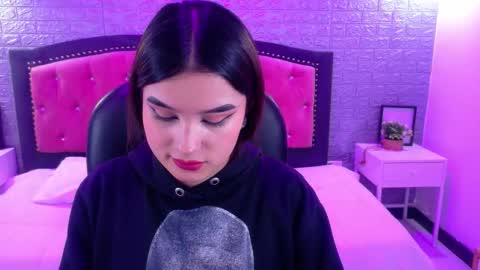 Snapshot of natalie_loffreda chatting on 11/28/25, 03:20 natalie online show from 11/28/25, 03:20