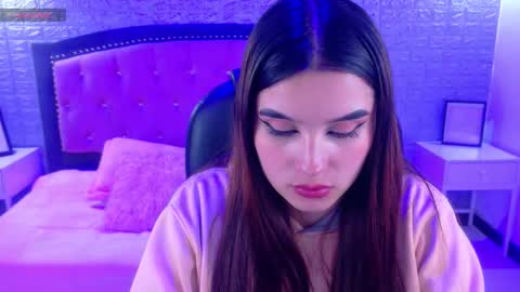 Snapshot of natalie_loffreda chatting on 12/15/25, 03:22 natalie online show from 12/15/25, 03:22