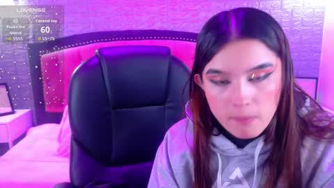 Snapshot of natalie_loffreda chatting on 12/16/25, 03:33 natalie online show from 12/16/25, 03:33