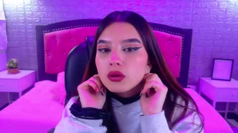 Snapshot of natalie_loffreda chatting on 12/19/25, 03:57 natalie online show from 12/19/25, 03:57