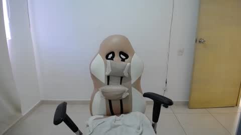 natalielabellex1 online show from 12/05/25, 08:05