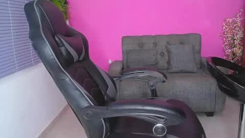 Snapshot of nataliexxxhot chatting on 02/04/25, 10:54 NATALIA online show from 02/04/25, 10:54