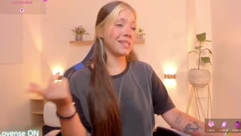 Snapshot of nataly_rodri chatting on 05/24/26, 01:54 Nataly online show from 05/24/26, 01:54