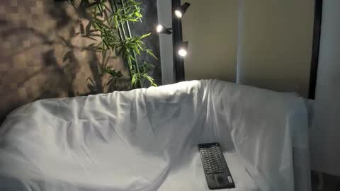 Naty online show from 11/10/25, 06:29