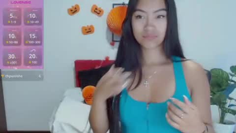 Nataly Escobar online show from 10/17/25, 01:03
