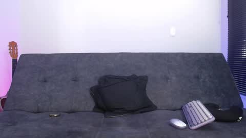   online show from 11/25/25, 08:09