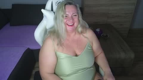 Snapshot of natascha1202 chatting on 12/15/24, 11:20 Natalli online show from 12/15/24, 11:20