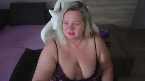 Snapshot of natascha1202 chatting on 12/22/24, 10:17 Natalli online show from 12/22/24, 10:17