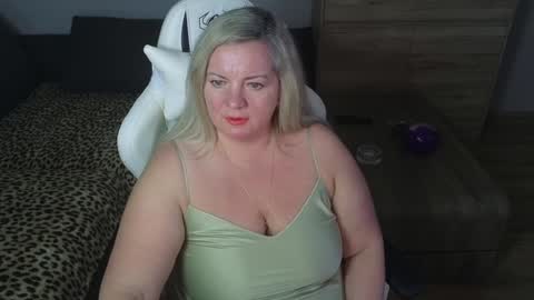 Snapshot of natascha1202 chatting on 01/02/25, 10:11 Natalli online show from 01/02/25, 10:11