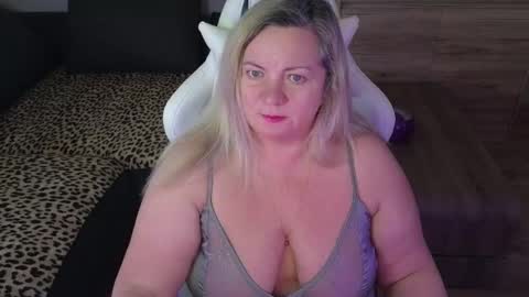 Snapshot of natascha1202 chatting on 03/11/25, 07:48 Natalli online show from 03/11/25, 07:48