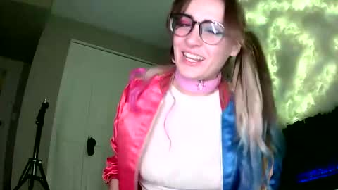 natasha_123341319 online show from 10/31/25, 06:47