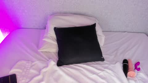 Snapshot of natasha_harpper chatting on 01/27/25, 03:28 Natasha online show from 01/27/25, 03:28