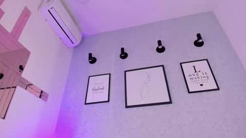 Snapshot of natasha_harpper chatting on 02/15/25, 05:39 Natasha online show from 02/15/25, 05:39