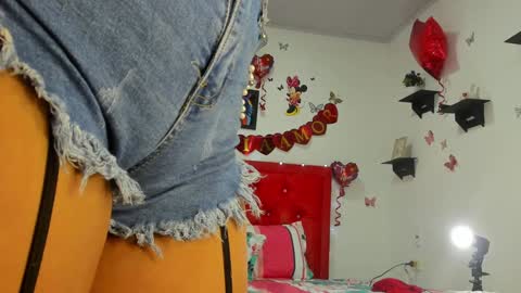 Snapshot of natasha_jurado chatting on 02/05/25, 01:04 N A T A S H A  online show from 02/05/25, 01:04