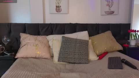  Natasha Kinski  online show from 09/17/25, 07:48