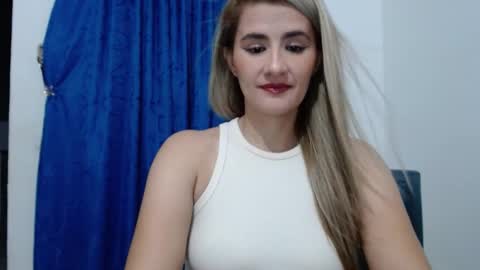 Snapshot of natasha_lopera chatting on 01/22/25, 03:52 Natasha online show from 01/22/25, 03:52