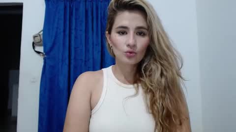 Snapshot of natasha_lopera chatting on 03/03/25, 03:19 Natasha online show from 03/03/25, 03:19