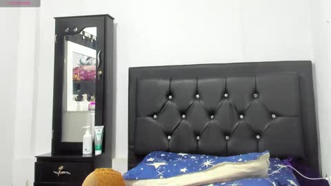 Snapshot of natasshaa_brown chatting on 10/15/25, 01:28 natasshaa_brown online show from 10/15/25, 01:28