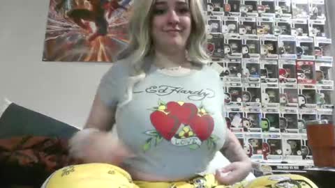 Snapshot of natbaby2002 chatting on 11/18/25, 01:11 natbaby2002 online show from 11/18/25, 01:11