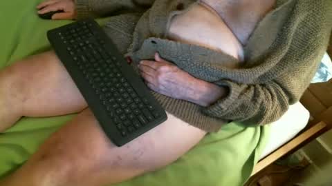 Snapshot of nate1x chatting on 12/19/24, 02:01 nate1x online show from 12/19/24, 02:01