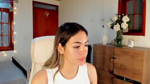 Snapshot of nathaaly_sky chatting on 01/14/25, 10:48 nathaly sky online show from 01/14/25, 10:48