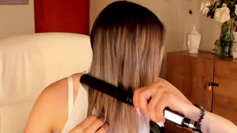 Snapshot of nathaaly_sky chatting on 01/15/25, 10:49 nathaly sky online show from 01/15/25, 10:49