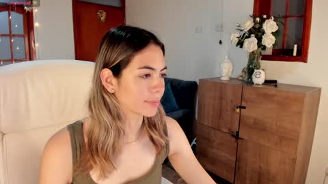 Snapshot of nathaaly_sky chatting on 01/17/25, 10:44 nathaly sky online show from 01/17/25, 10:44