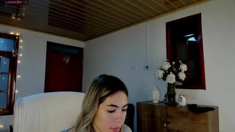 Snapshot of nathaaly_sky chatting on 01/20/25, 10:29 nathaly sky online show from 01/20/25, 10:29