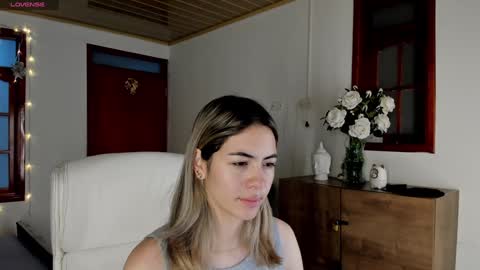 Snapshot of nathaaly_sky chatting on 01/22/25, 10:18 nathaly sky online show from 01/22/25, 10:18