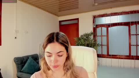 Snapshot of nathaaly_sky chatting on 02/13/25, 10:34 nathaly sky online show from 02/13/25, 10:34