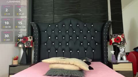 Snapshot of nathaliaz_ chatting on 09/25/25, 12:20 nathaliaz online show from 09/25/25, 12:20