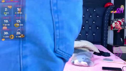 Snapshot of nathaliaz_ chatting on 10/15/25, 12:05 nathaliaz online show from 10/15/25, 12:05