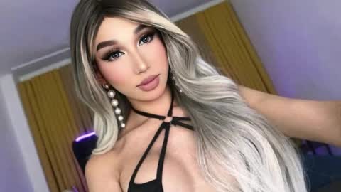 Snapshot of nathalie_hadid chatting on 12/04/24, 04:10 please follow me guyss online show from 12/04/24, 04:10