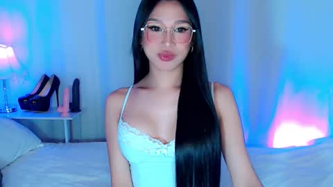 Snapshot of nathalie_hadid chatting on 09/23/25, 12:24 please follow me guyss online show from 09/23/25, 12:24