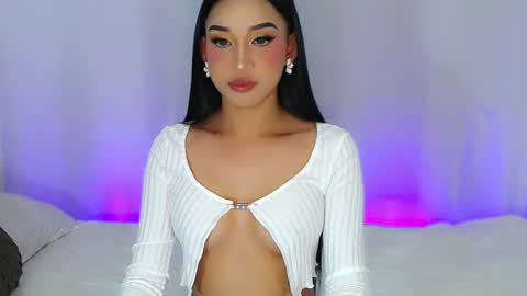 Snapshot of nathalie_hadid chatting on 10/13/25, 06:08 please follow me guyss online show from 10/13/25, 06:08