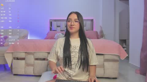 Snapshot of nathaly_star04 chatting on 01/02/25, 03:05 online show from 01/02/25, 03:05