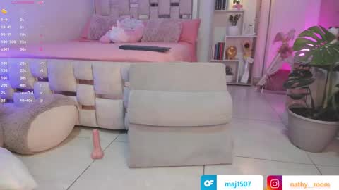 Snapshot of nathaly_star04 chatting on 09/25/25, 02:04 online show from 09/25/25, 02:04