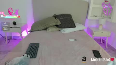 NATHALY  online show from 09/19/25, 10:38