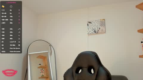 nathalyxx_ online show from 12/19/24, 05:18