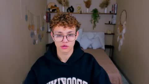 Snapshot of nathan_curl chatting on 11/18/25, 10:20 Nathan online show from 11/18/25, 10:20