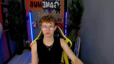 Snapshot of nathan_curl chatting on 12/03/25, 10:57 Nathan online show from 12/03/25, 10:57