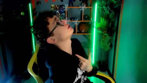 Snapshot of nathan_curl chatting on 12/21/25, 10:33 Nathan online show from 12/21/25, 10:33