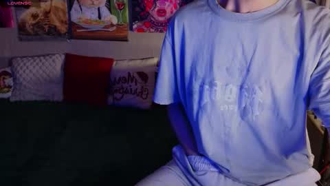 Snapshot of nathanbruce chatting on 10/28/25, 02:42 N A T H AN online show from 10/28/25, 02:42