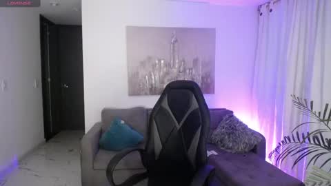 Snapshot of nati_kitty chatting on 02/19/25, 12:57 Nati kitty online show from 02/19/25, 12:57