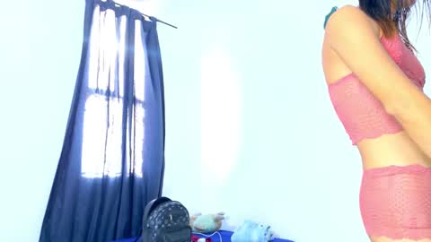 Snapshot of nati_sm chatting on 12/20/24, 01:00 Nati online show from 12/20/24, 01:00