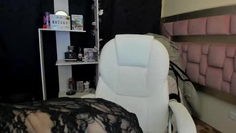 Snapshot of natsuki_09 chatting on 02/13/25, 04:32 Nat  online show from 02/13/25, 04:32