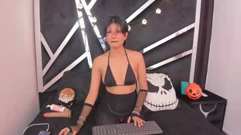 Snapshot of natsumiht chatting on 10/20/25, 05:19 natsumiht online show from 10/20/25, 05:19