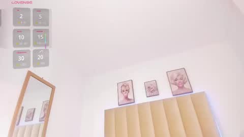 Snapshot of natti_london chatting on 09/15/25, 05:24 natti_london online show from 09/15/25, 05:24