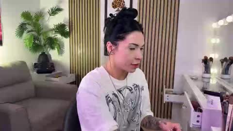 Snapshot of nattywithoutdaddy chatting on 10/30/25, 08:05 NATTY FIERROS online show from 10/30/25, 08:05