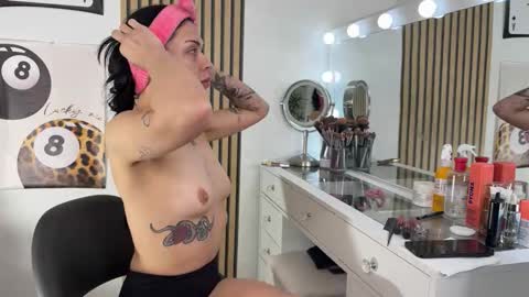 Snapshot of nattywithoutdaddy chatting on 10/31/25, 06:20 NATTY FIERROS online show from 10/31/25, 06:20